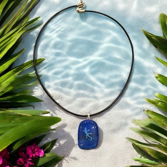 Artisan hand crafted unisex dichroic fused glass lizard pendant on black leather - Picture 8 of 11